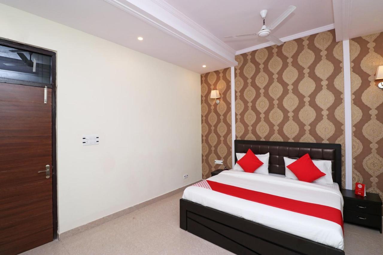 Capital O Hotel Royal Inn Near Gomti Riverfront Park Lucknow Eksteriør bilde