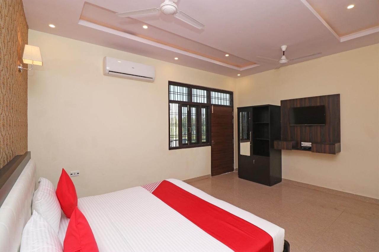 Capital O Hotel Royal Inn Near Gomti Riverfront Park Lucknow Eksteriør bilde