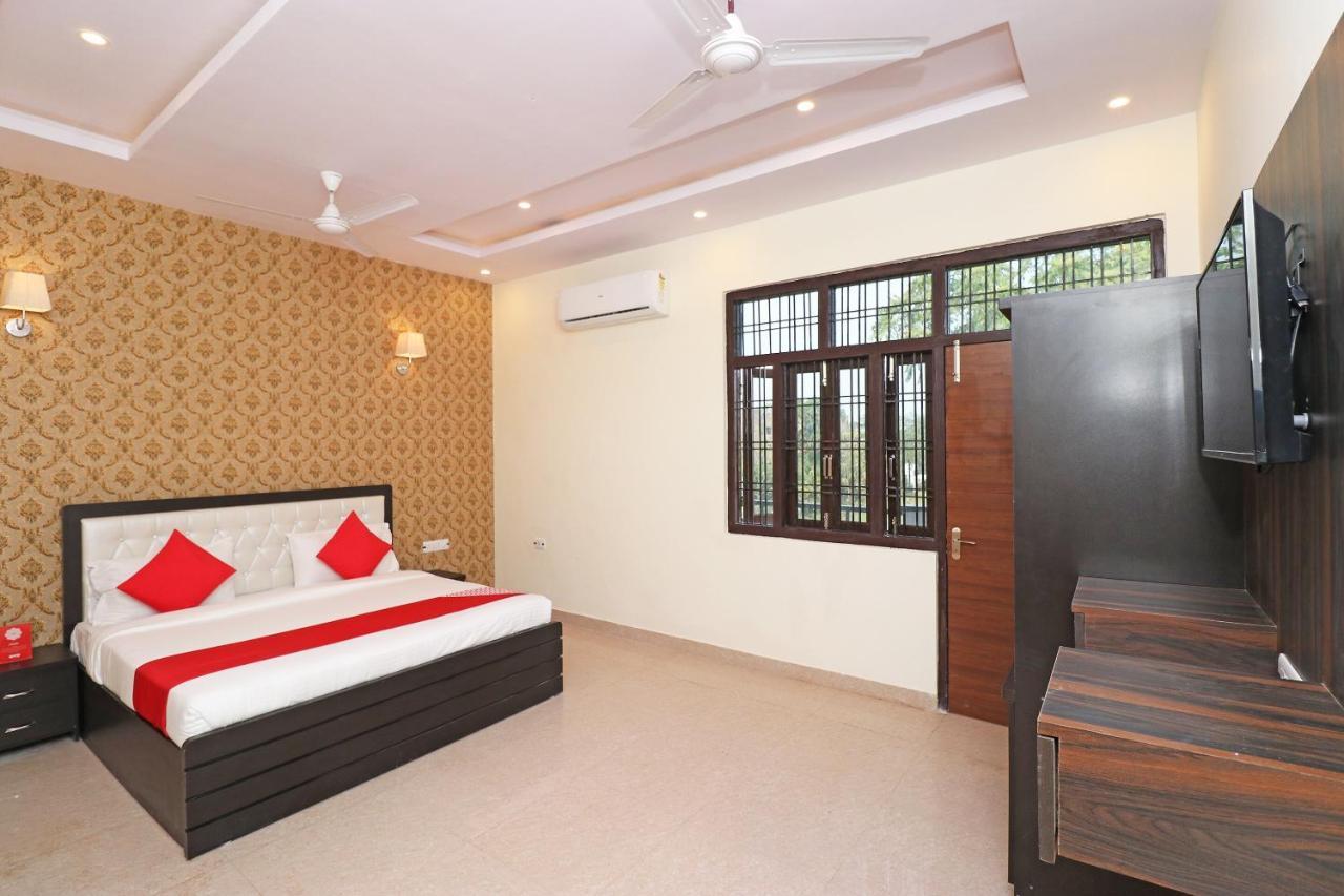 Capital O Hotel Royal Inn Near Gomti Riverfront Park Lucknow Eksteriør bilde