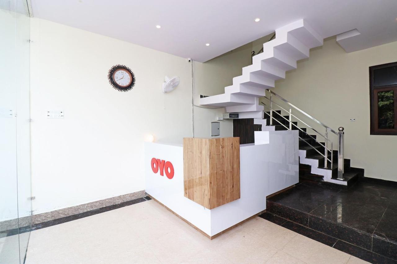 Capital O Hotel Royal Inn Near Gomti Riverfront Park Lucknow Eksteriør bilde