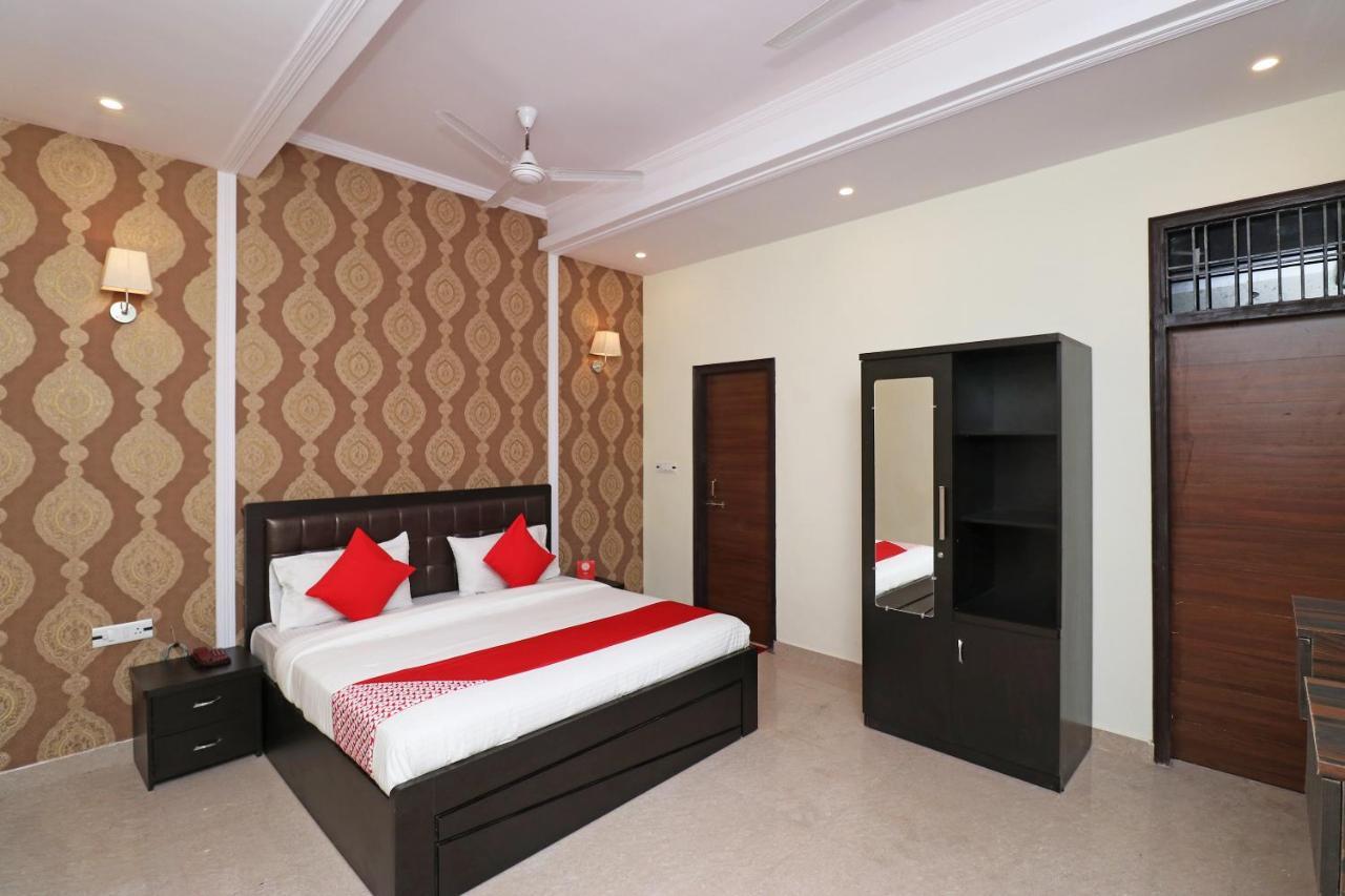 Capital O Hotel Royal Inn Near Gomti Riverfront Park Lucknow Eksteriør bilde